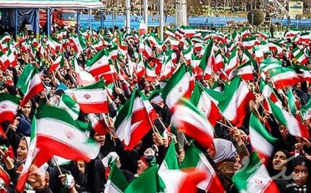 مردم همچنان پای انقلاب